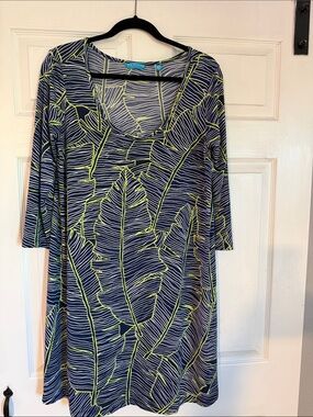 Tori Richard Navy and Lime Leaf-Print Swim Coverup